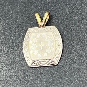 Vintage 14K Two-Tone Gold Ornate Floral Engraved Rectangular Pendant Charm 1.08g